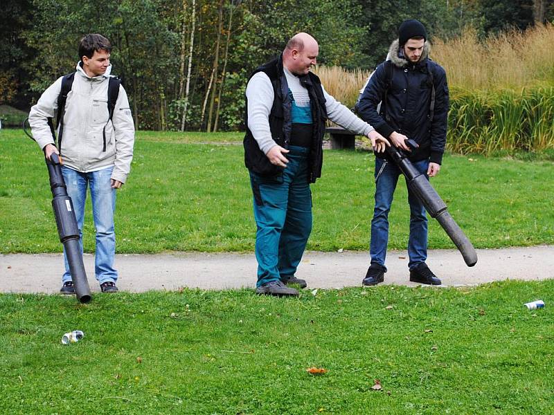 DEN OTEVŘENÝCH DVEŘÍ chebské charity se odehrával poněkud netradičně na Krajince.