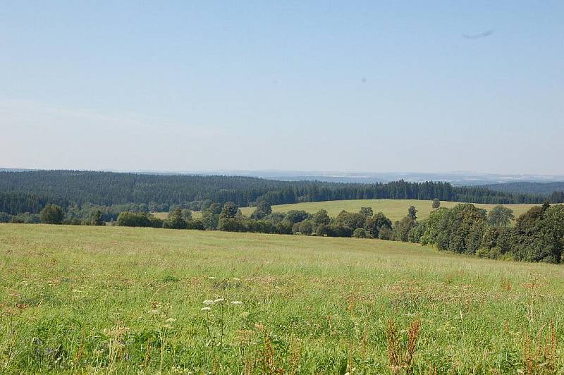 Obec Krásná obnovuje hřbitov v zaniklé obci Újezd