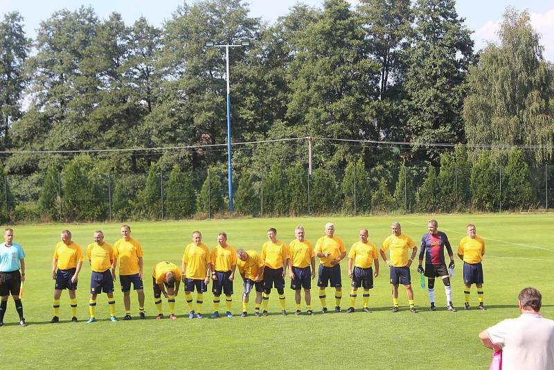 V Dolním Žandově oslavovali fotbalisté třicetileté výročí postupu.