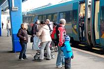 ČESKÝ RYCHLOVLAK PENDOLINO opět zavítal v sobotu v poledne na chebské nádraží. Od jara by se měli lidé dočkat i v neděli.