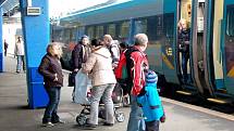 ČESKÝ RYCHLOVLAK PENDOLINO opět zavítal v sobotu v poledne na chebské nádraží. Od jara by se měli lidé dočkat i v neděli.