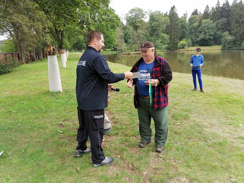 Rybářské závody policejních veteránů.