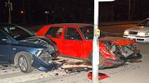 Noční dopravní nehoda, ke které došlo v sobotu 21. března večer v Chebu na křižovatce ulic Evropská a K Nemocnici