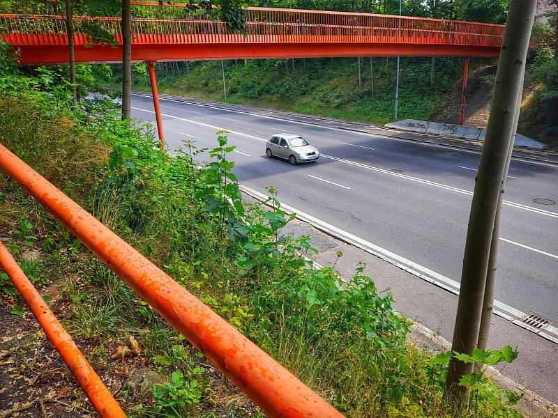 Další starou, dosluhující lávku se chystá vyměnit Cheb, tentokrát přes Ašskou ulici na výjezdu z Chebu na Františkovy Lázně.