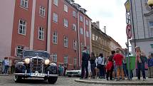 Náměstí Krále Jiřího z Poděbrad v Chebu v neděli odpoledne zaplnila hasičská technika z Německa. K vidění byly historické vozy, které sem zajíždějí každé dva roky.