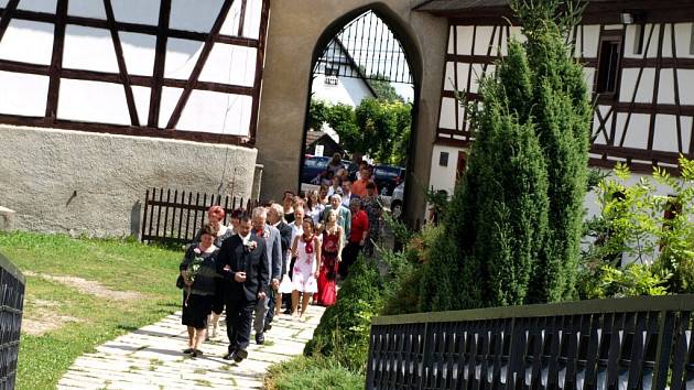 Magické datum 8. 8. 2008 si ke svatbě vybral také pár Božena Šulcová a Pavel Kajlík. Svatba se konala na hradě Seeberg