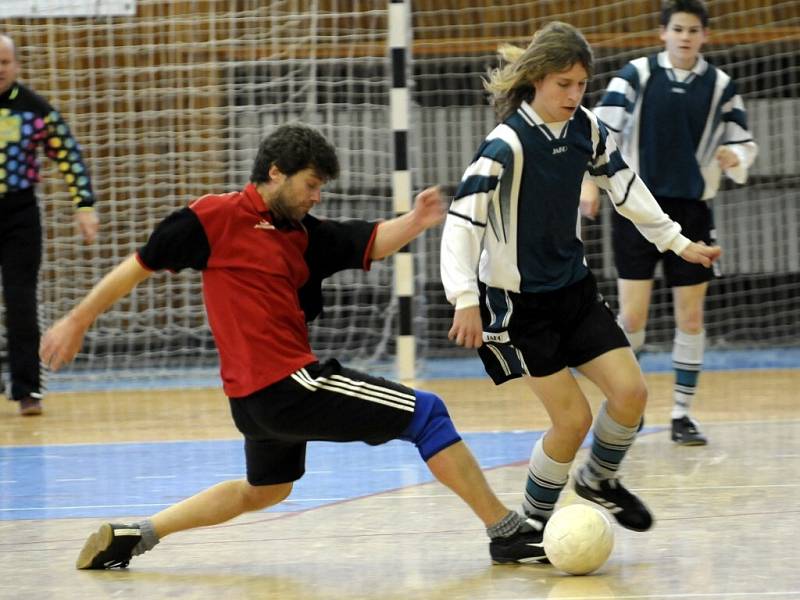 Druholigový zápas PSK 96  Cheb – Odpadlíci skončil 3:2 pro policisty.  