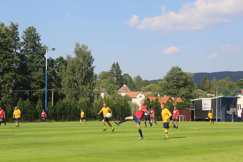 V Dolním Žandově oslavovali fotbalisté třicetileté výročí postupu.