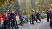 CYKLISTÉ, kteří přišli slavnostně otevřít novou cyklostezku z Doubravy u Aše do Saska, měli možnost ji ihned vyzkoušet. 