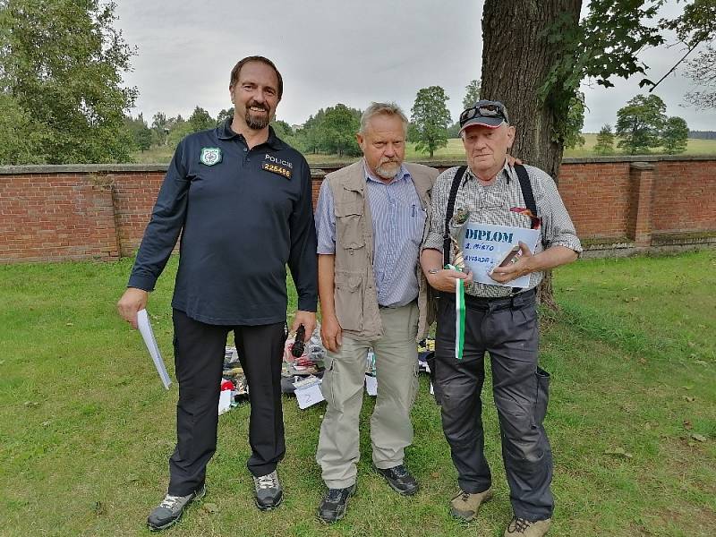 Rybářské závody policejních veteránů.