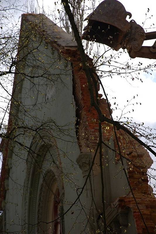 Před čtyřmi lety začala demolice kláštera Milosrdných sester s kostelem Povýšení svatého Kříže v Chebu.