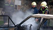 Požár Škody 120 museli ve čtvrtek 16. dubna odpoledne likvidovat chebští hasiči