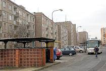 SÍDLIŠTĚ ZLATÝ VRCH! Slabým místem sídliště je parkování, které je zde velmi problematické. V ulici Boženy Němcové by ale letos mělo přibýt přibližně 220 nových míst. 