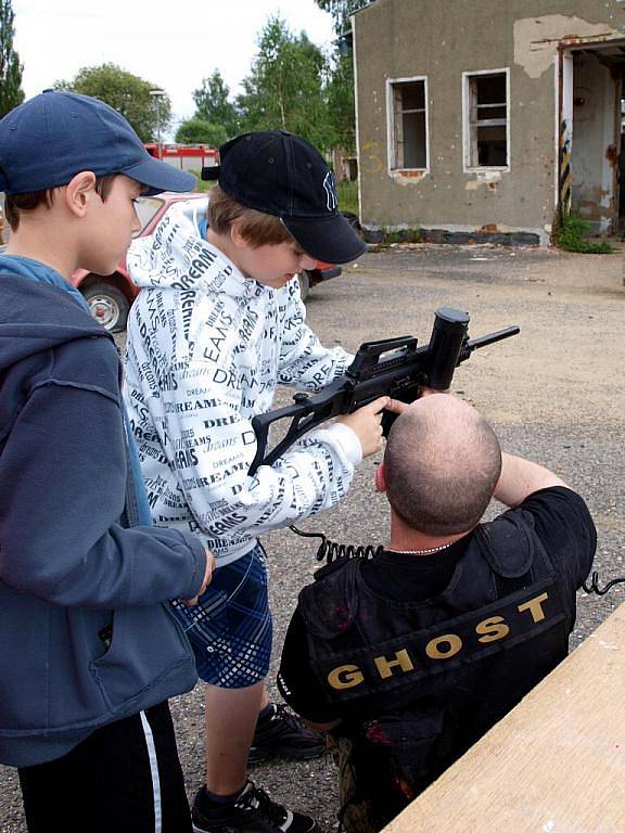 Branný den chebských školáků v Paintball aréně ve Střížově