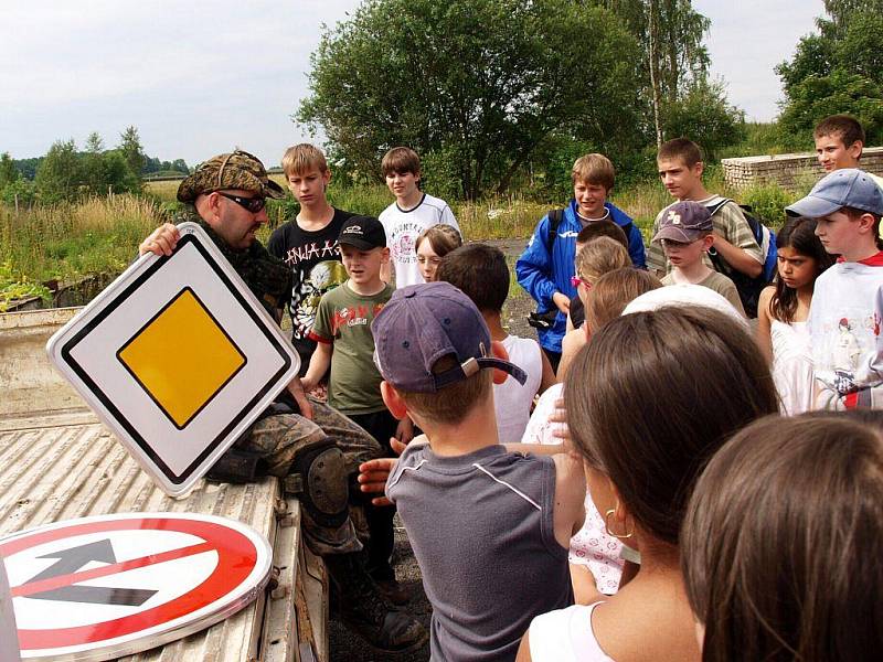 Branný den chebských školáků v Paintball aréně ve Střížově