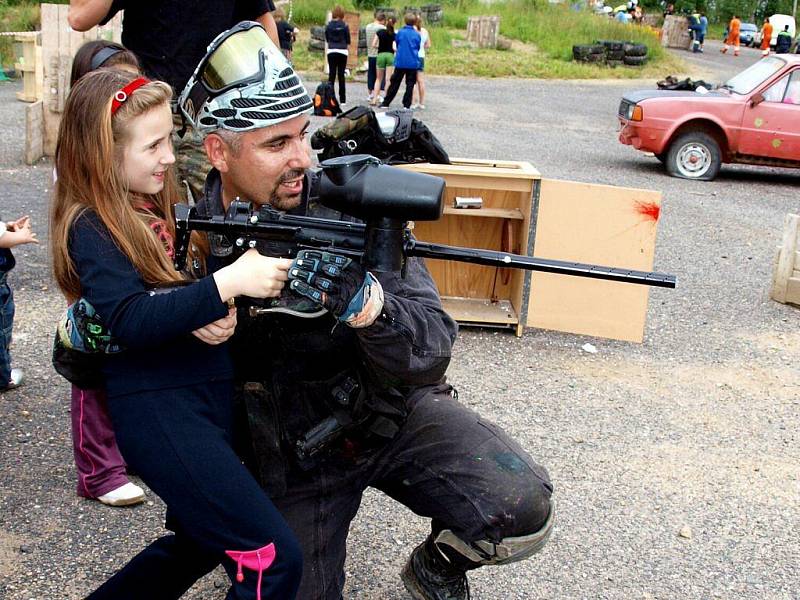 Branný den chebských školáků v Paintball aréně ve Střížově