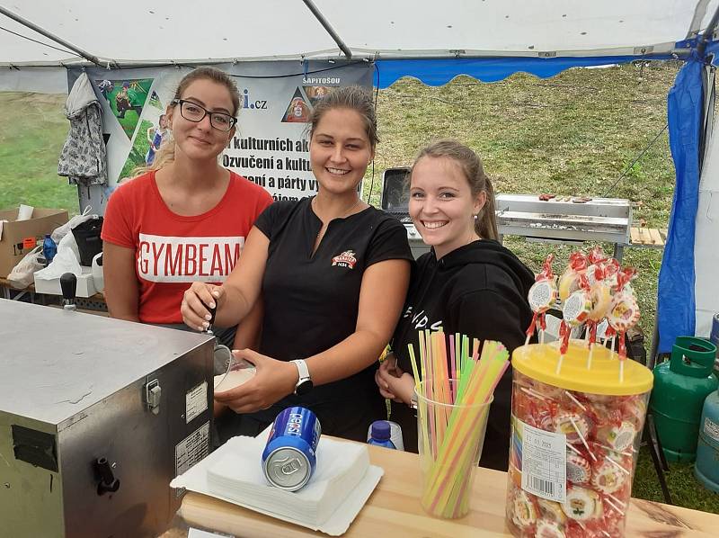 Guláš, guláš a zase guláš. Tak bychom mohli popsat sobotní Gulášo-Fest v Nebanicích, kde se právě guláš skloňoval ve všech pádech. Tento rok už se jednalo o třetí ročník.