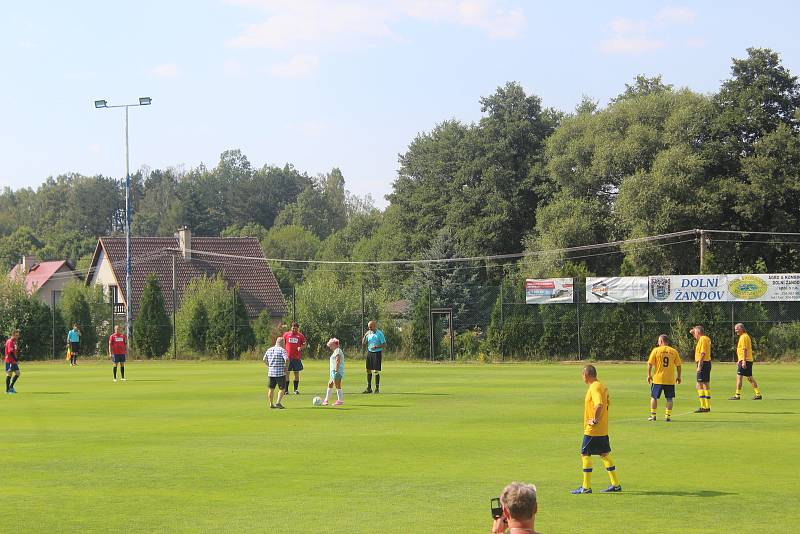 V Dolním Žandově oslavovali fotbalisté třicetileté výročí postupu.