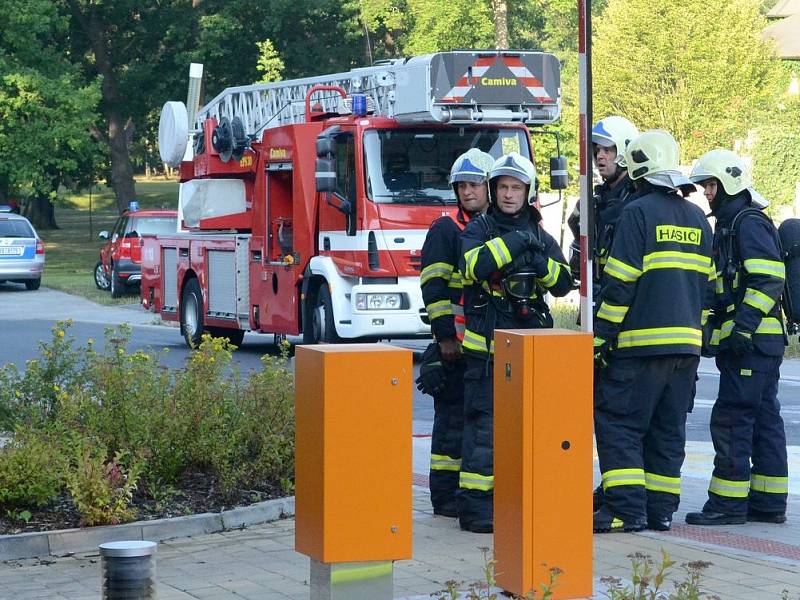 Při požáru musely být evakuovány tři desítky hotelových hostů. 