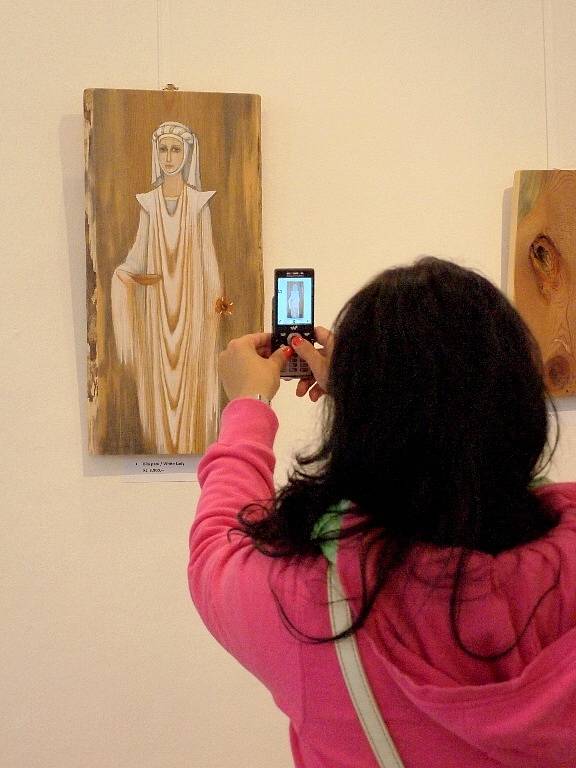 'Proměny dřeva' je název nové výstavy, kterou mohou zhlédnout návštěvníci františkolázeňské Galerie Brömse. 