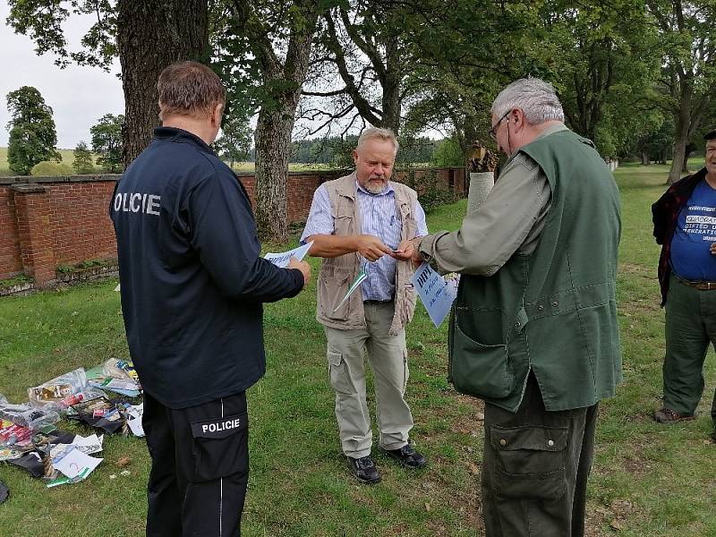 Rybářské závody policejních veteránů.