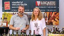 Vína ze všech koutů republiky se představila na kolonádě v sobotu 27. srpna v Mariánských Lázních. Zde se totiž uskutečnil již čtvrtý ročník Festivalu vína Mariánské Lázně 2022.