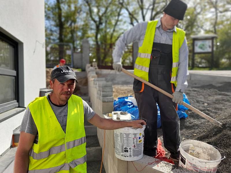 Přírodovědné centrum bude brzy v novém, protože přístavba, která je součástí nynějšího areálu Domu dětí a mládeže Sova v Chebu, bude zanedlouho hotová a funkčně spojená se současnou stavbou pro chov koní.