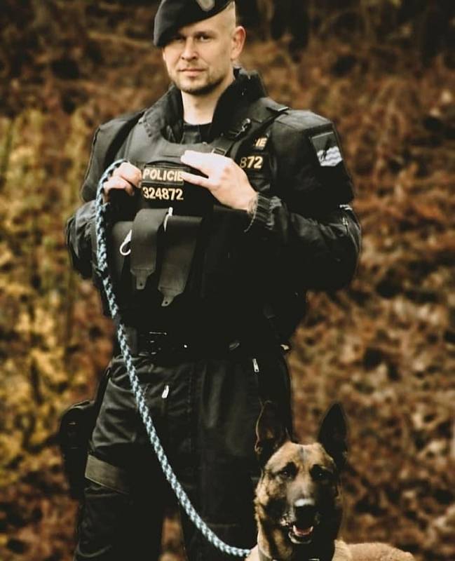 Pes je nejlepší přítel člověka. To může bezesporu potvrdit i podpraporčík Martin Havlíček, který slouží jako psovod u státní policie v Chebu už jedenáct let.