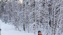 NOVĚ ZPROVOZNĚNÝ VLEK V AŠI a upravená třetí sjezdovka přilákaly o víkendu mnoho lyžařů a snowbordistů. Na svah pro náročnější lyžaře dorazilo i mnoho dětí. Sportovci si užívali i jízdu na dalších sjezdovkách. 