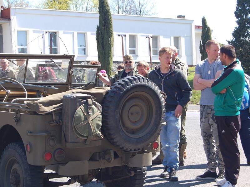 OSLAVY OSVOBOZENÍ. V rámci oslav 71. výročí osvobození přijel do Teplé a pak do dalších míst military convoy.