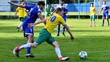 Nejdecký FK udolal před svými fanoušky Františkovy Lázně (ve žlutém) v poměru 2:1.