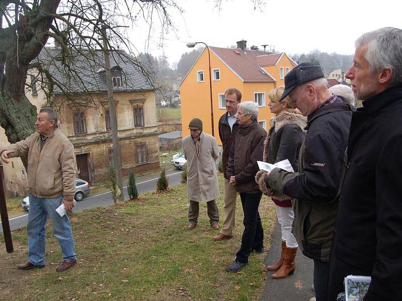 PŘI PRVNÍM otevření naučné stezky kolem pozůstatků bývalého hradu v Podhradí vzbudila velký obdiv historická konírna.