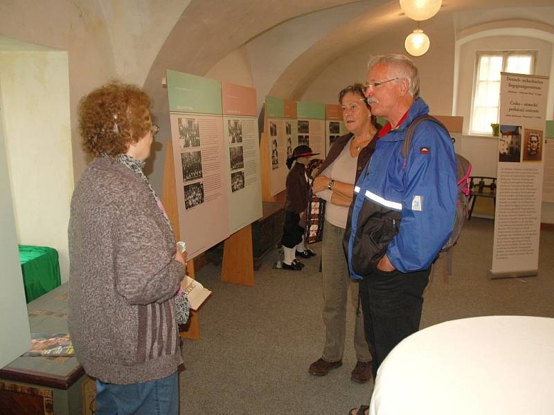 Výstava nejen fotografií k výročí 100 let Egerländer Gmoi (spolek bývalých Chebanů, poznámka redakce) se nyní odehrává v Chebu.