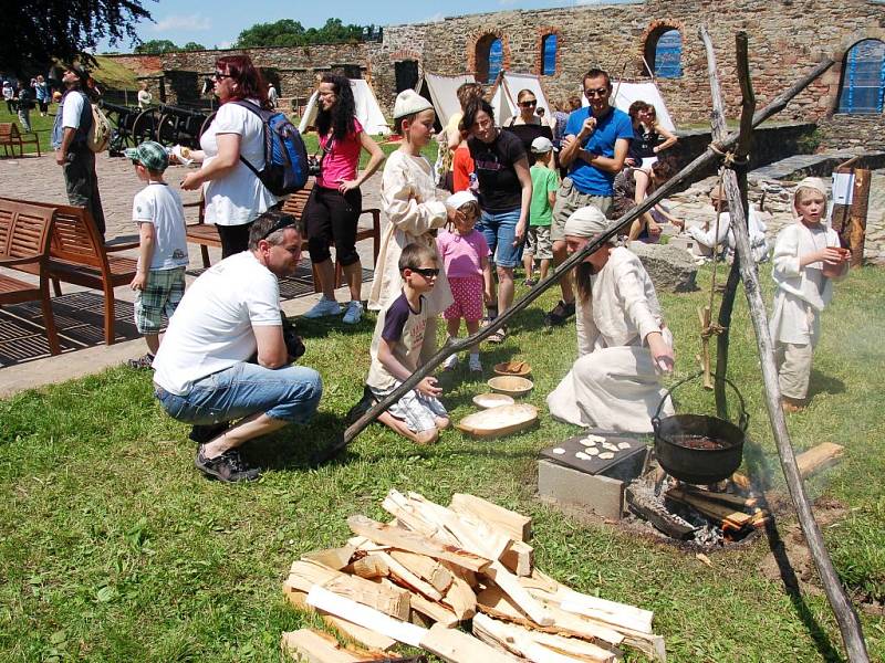 Chebský hrad poprvé oživily středověké slavnosti. 