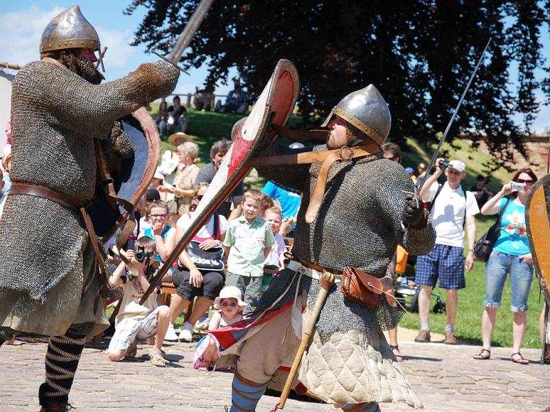 Chebský hrad poprvé oživily středověké slavnosti. 