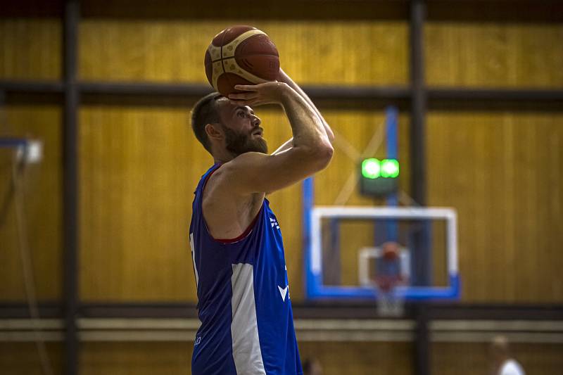DŘINA I ODPOČINEK, to v sobě spojoval minulý týden pobyt českých basketbalistů v Mariánských Lázních. V sobotu pak proběhlo vyhlášení nejlepších hráčů minulé sezony.