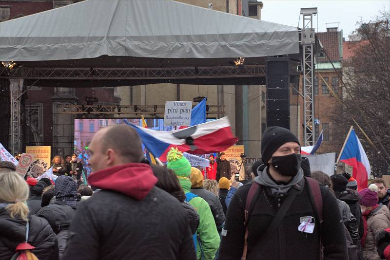 Fotografky ze západu Čech zachytily atmosféru protestů na Staroměstském náměstí