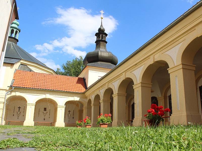 Poutní místo Maria Loreto u Chebu je podle psychotroniků léčivé. Uklidňující účinky tu pociťují i návštěvníci.