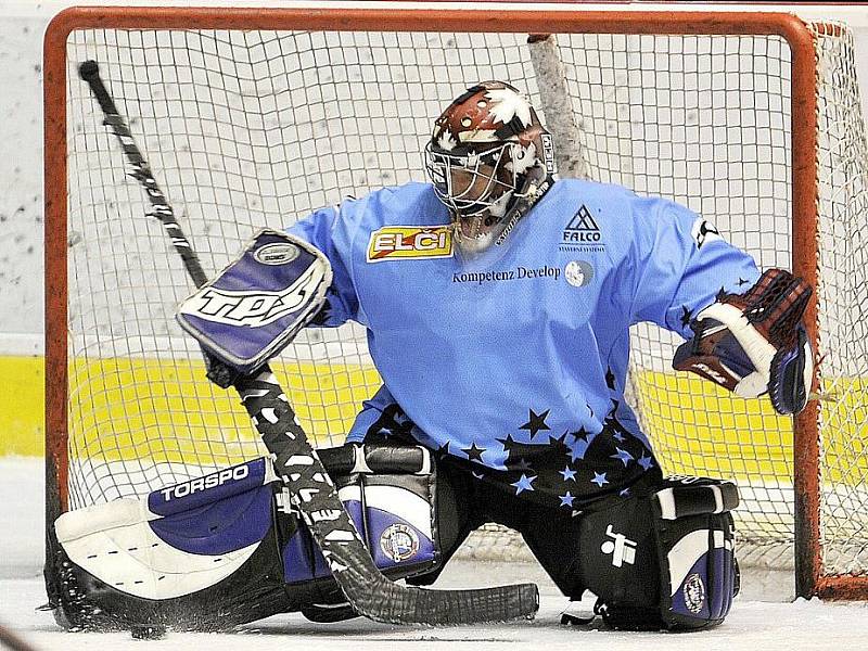 HOKEJISTÉ HC Cheb 2001 měli partii KP 1 s HC Louny dobře rozehranou, když po první třetině vedli 2:0. Soupeř však ve druhé třetině vyrovnal  a v poslední části přidal dvě branky. 