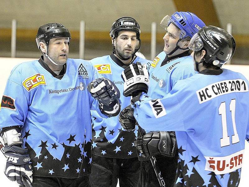 HOKEJISTÉ HC Cheb 2001 měli partii KP 1 s HC Louny dobře rozehranou, když po první třetině vedli 2:0. Soupeř však ve druhé třetině vyrovnal  a v poslední části přidal dvě branky. 