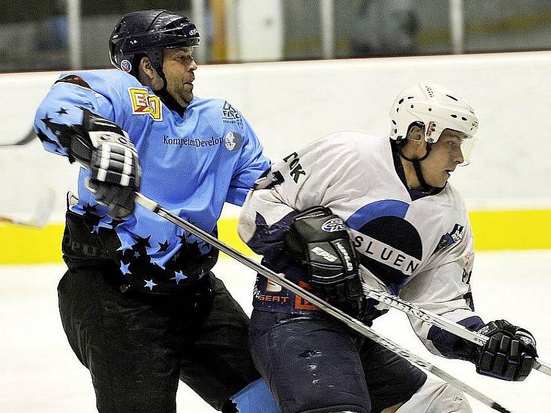 HOKEJISTÉ HC Cheb 2001 měli partii KP 1 s HC Louny dobře rozehranou, když po první třetině vedli 2:0. Soupeř však ve druhé třetině vyrovnal  a v poslední části přidal dvě branky. 