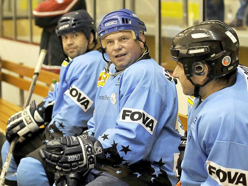 HOKEJISTÉ HC Cheb 2001 měli partii KP 1 s HC Louny dobře rozehranou, když po první třetině vedli 2:0. Soupeř však ve druhé třetině vyrovnal  a v poslední části přidal dvě branky. 