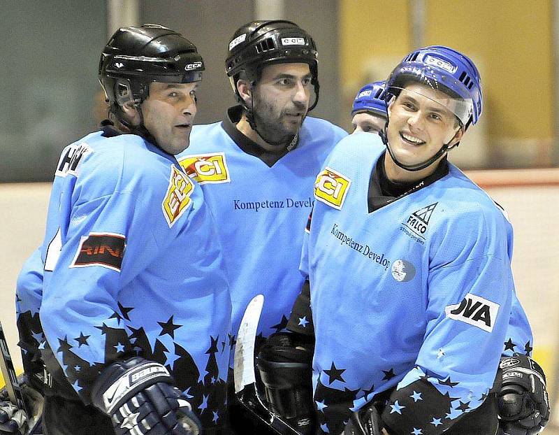 HOKEJISTÉ HC Cheb 2001 měli partii KP 1 s HC Louny dobře rozehranou, když po první třetině vedli 2:0. Soupeř však ve druhé třetině vyrovnal  a v poslední části přidal dvě branky. 