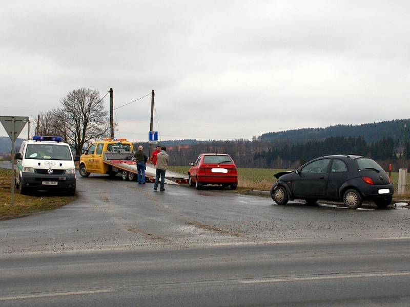 Dopravní nehoda dvou osobních aut, ke které došlo v pátek 6. března na sjezdu ze silnice R6 za Odravou