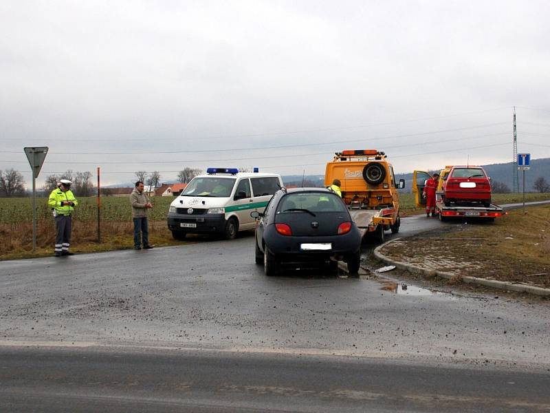 Dopravní nehoda dvou osobních aut, ke které došlo v pátek 6. března na sjezdu ze silnice R6 za Odravou