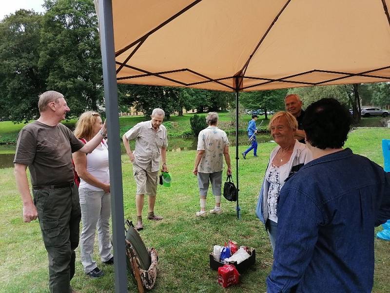 Rybářské závody policejních veteránů.