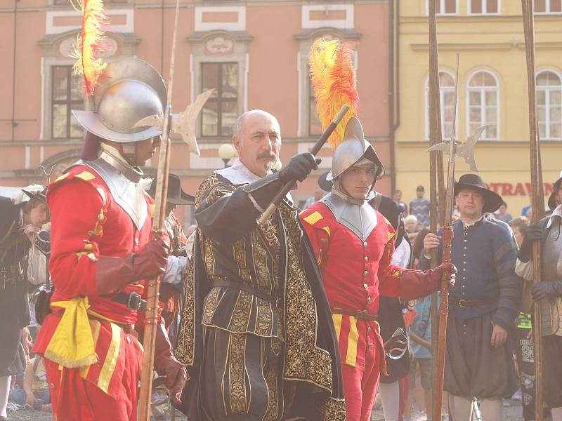 Jarmark, středověká vesnička, rytířský turnaj na koních a také velká bitva. To a spousty dalšího čekalo na návštěvníky Valdštejnských slavností, které se v Chebu konaly uplynulý pátek a sobotu.