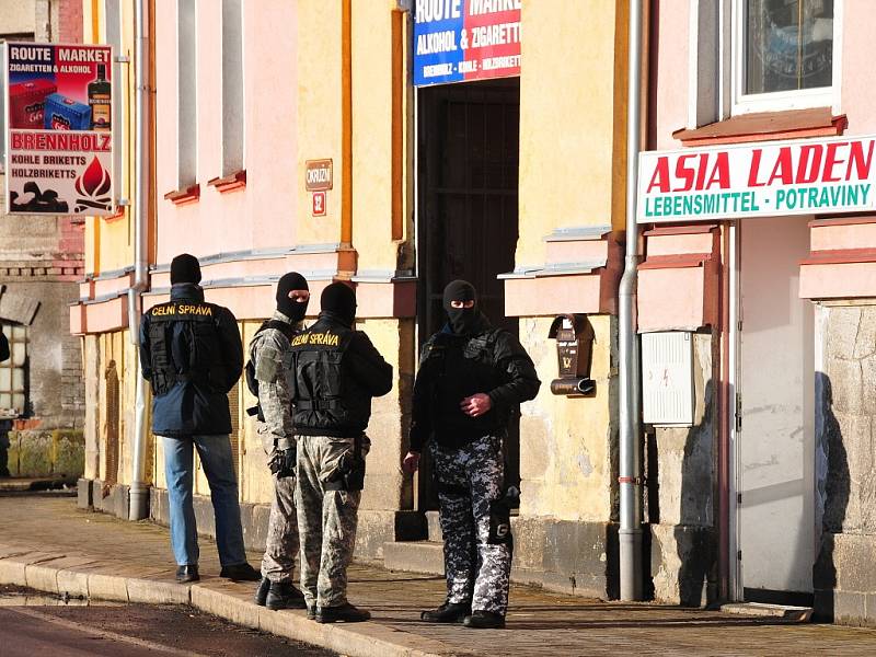 Rozruch budil zákrok zásahové jednotky v ašské Okružní ulici. 