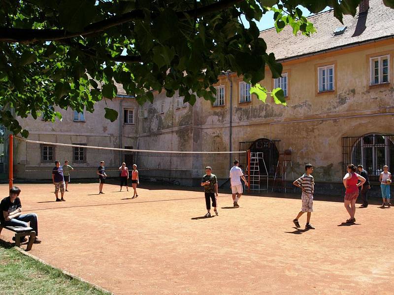 Se školním rokem se na Krajince loučili žáci a studenti Svobodné chebské školy.