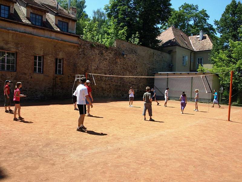 Se školním rokem se na Krajince loučili žáci a studenti Svobodné chebské školy.